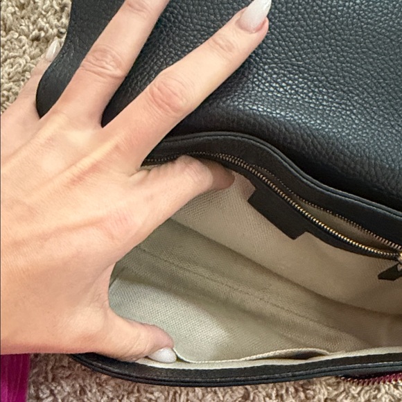 Gucci Black Pebbled Leather Crossbody Bag - Picture 3 of 6